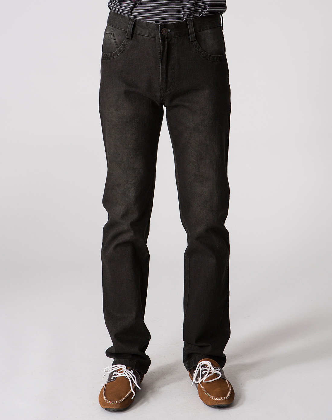 黑灰色直筒休闲牛仔裤