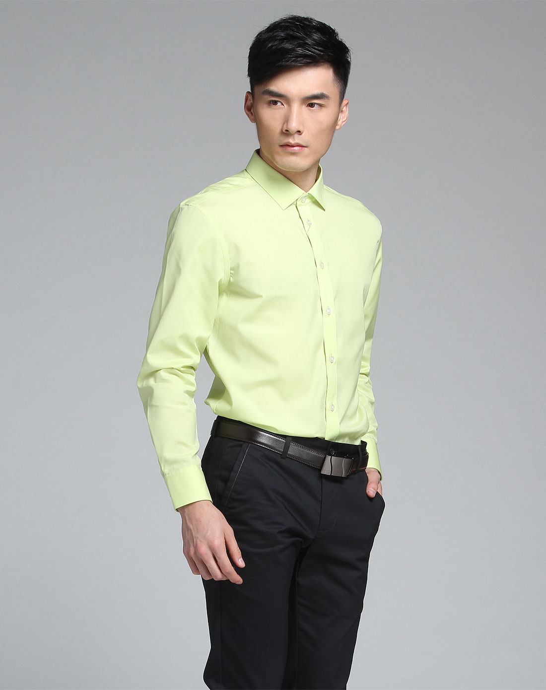 草绿色帅气经典长袖衬衫