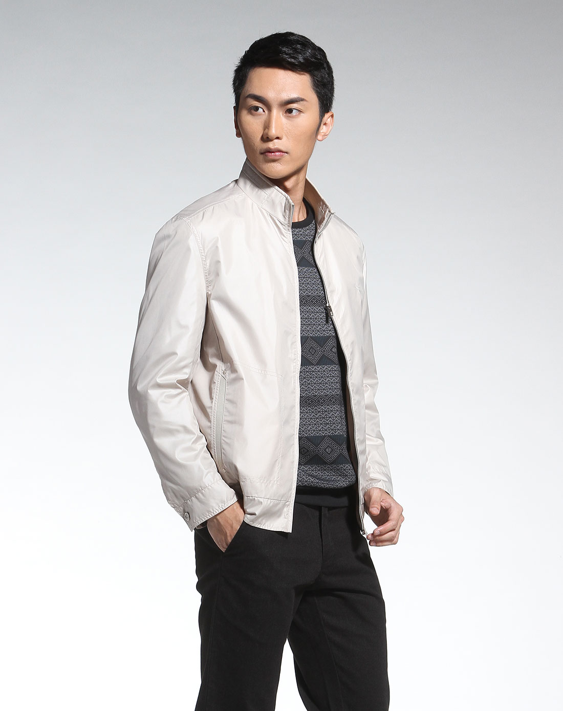 [ 柒牌 ] 白色夹克衫