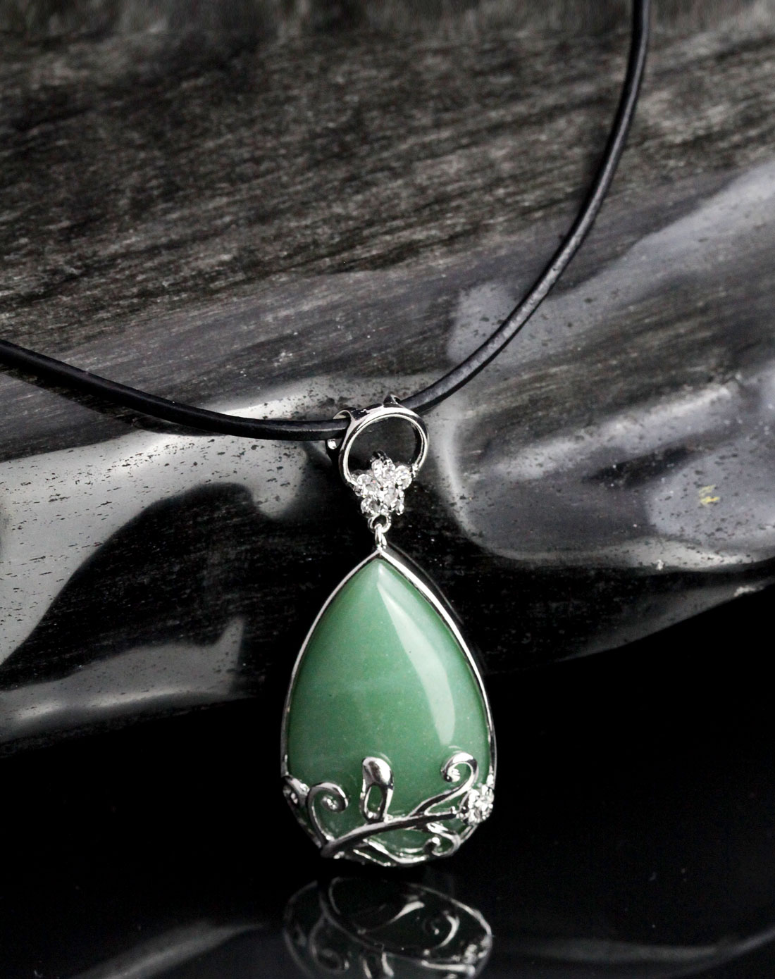 [ 蔻贝 ] 女款天然东陵玉滴水形包边吊坠