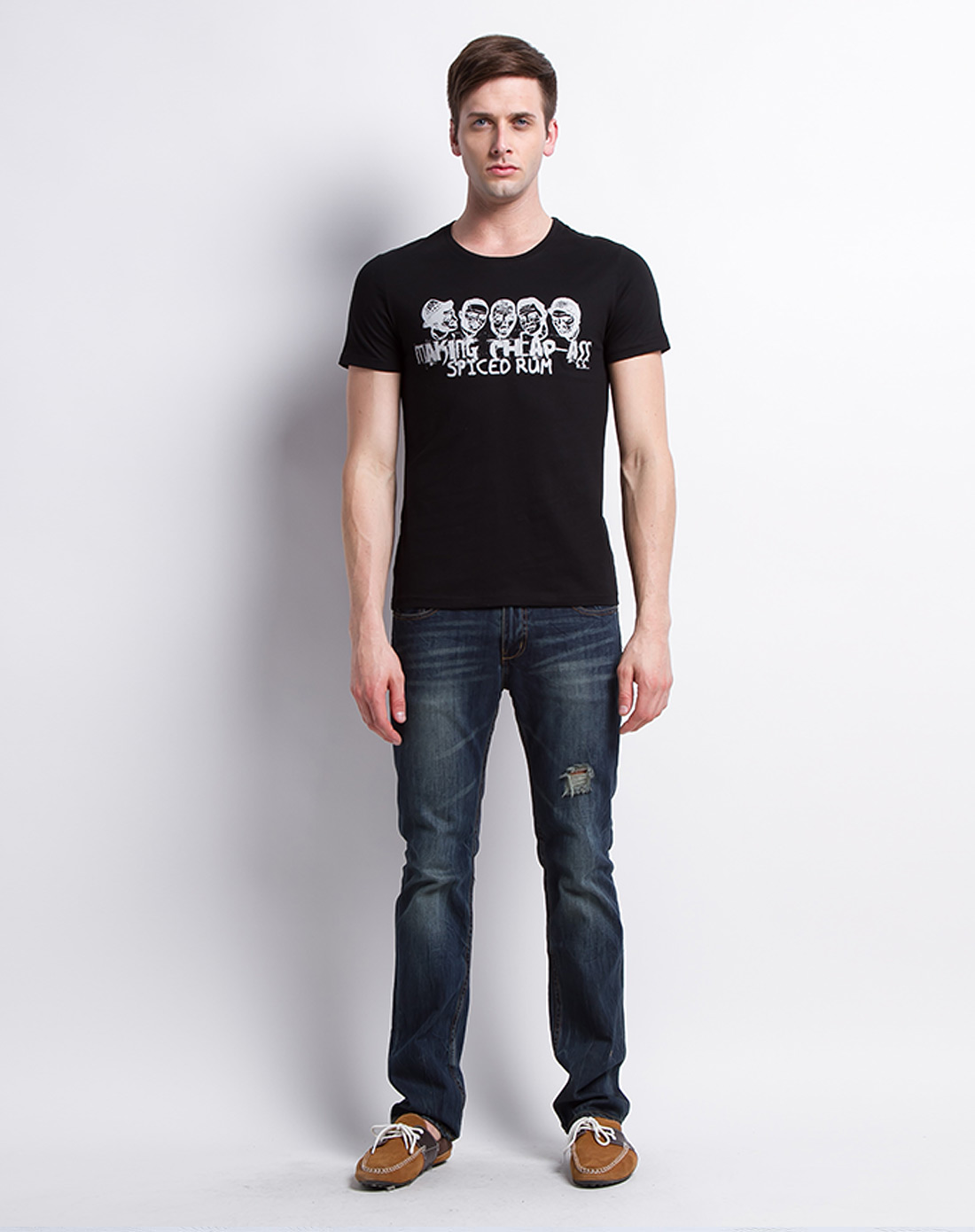 黑色人物印花短袖t恤