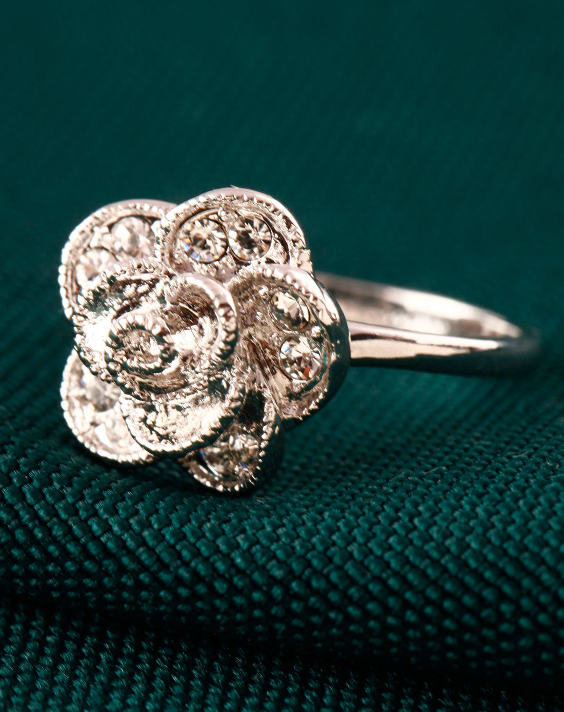 立体银丝碎钻戒指