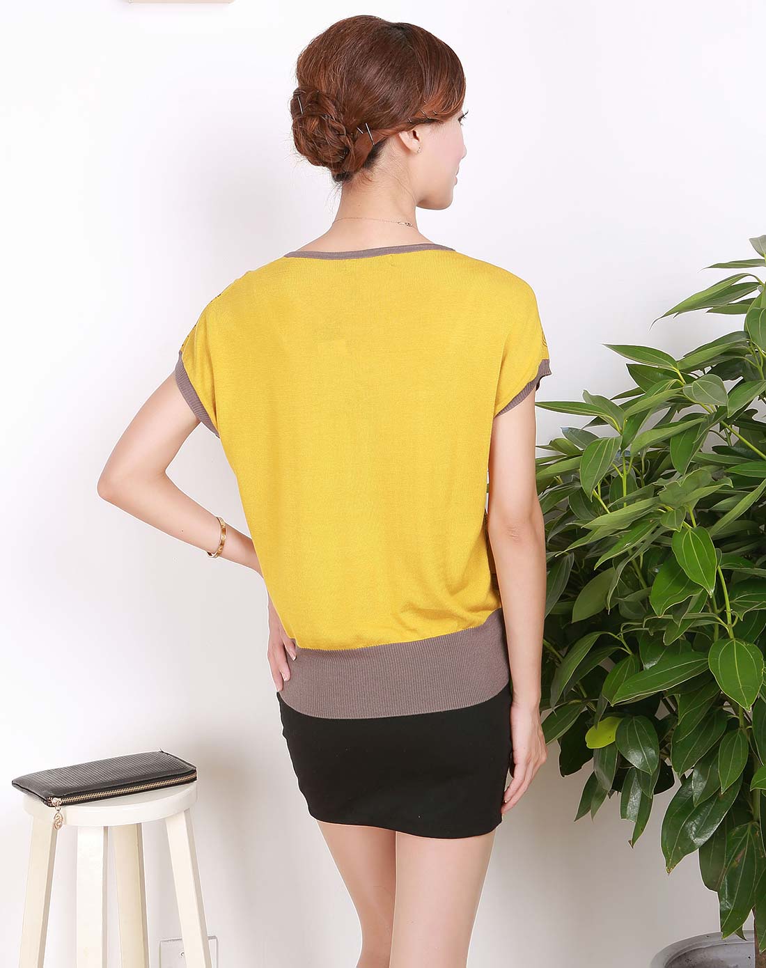 姜黄色花纹蝙蝠衫