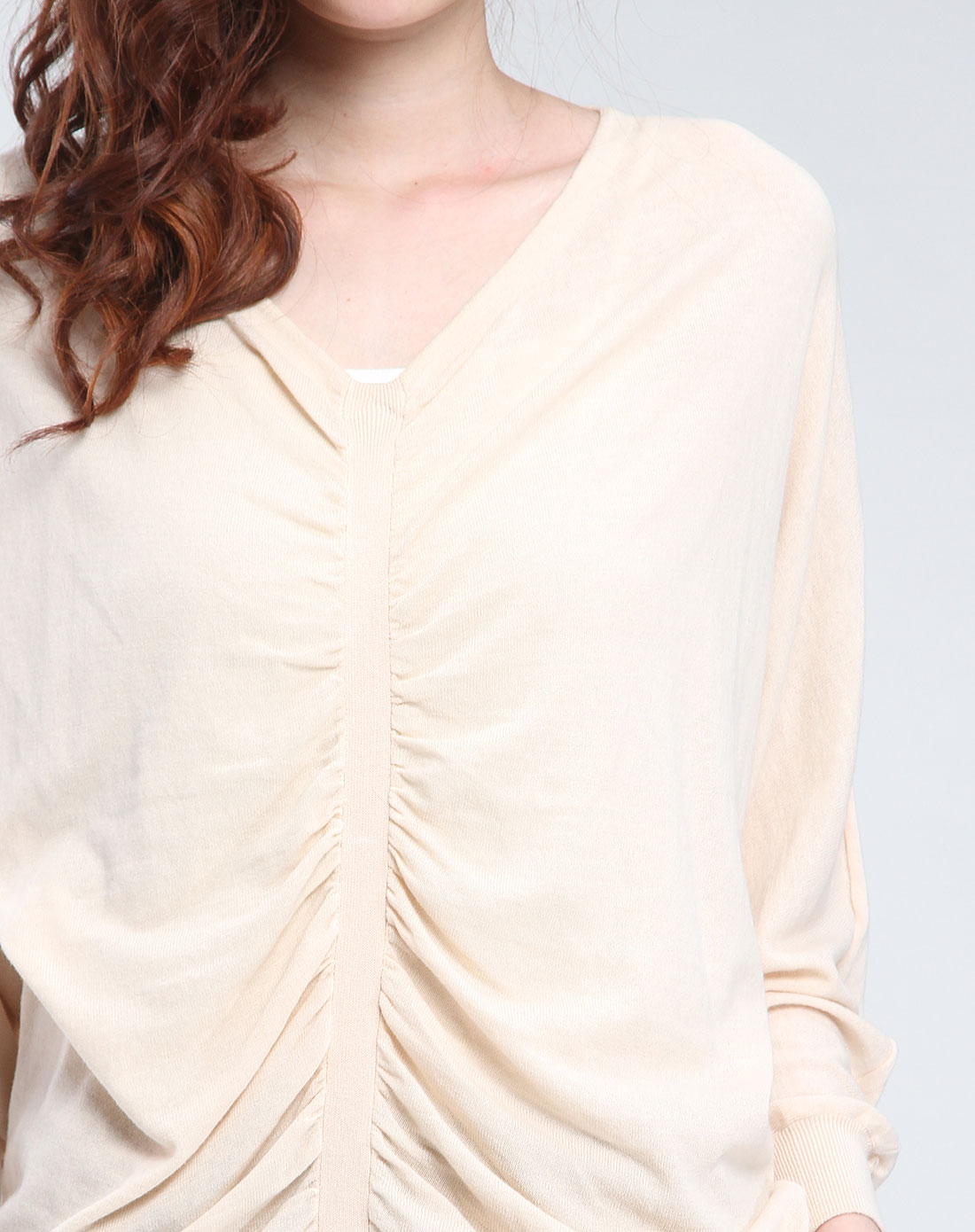 浅杏色简约长袖时尚上衣