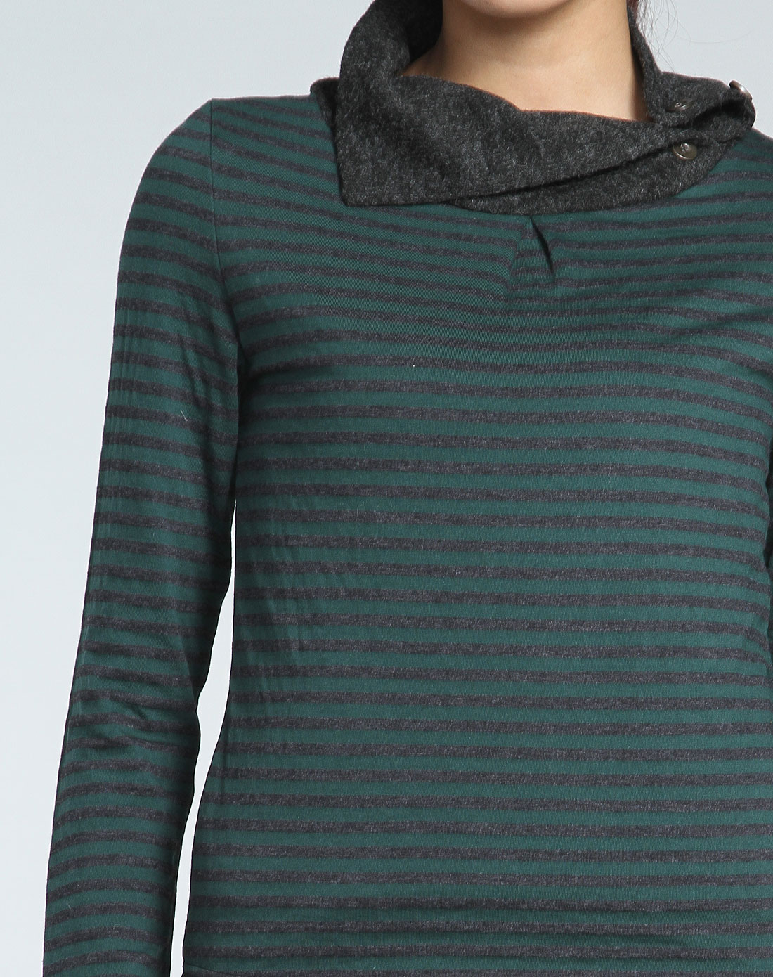 深绿灰色间纹长袖针织衫